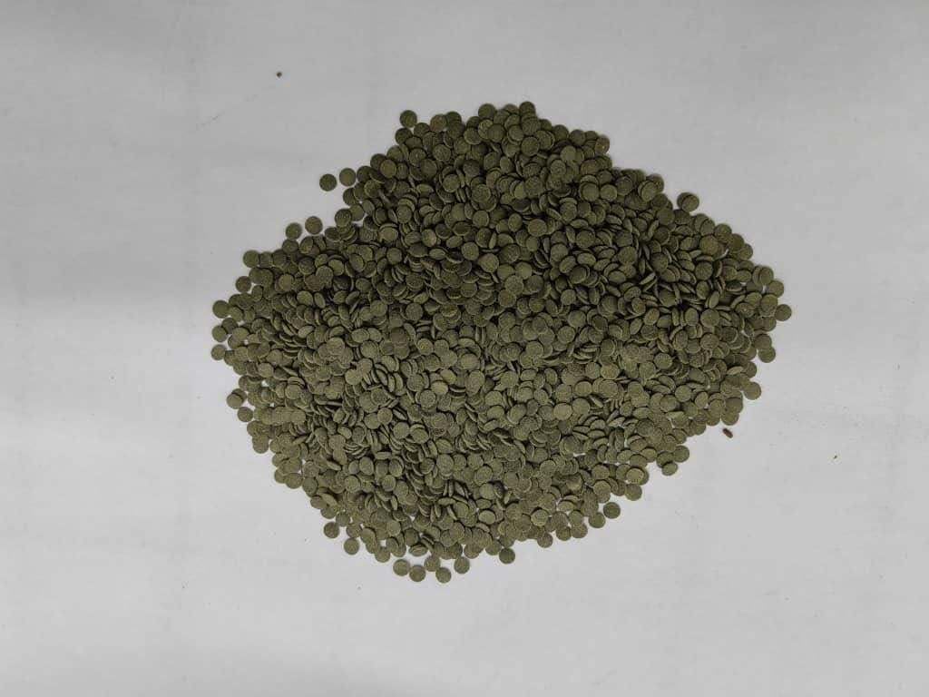 Ramshorn and Mystery Snail Complete Diet tri mix formula sinks quickly for bottom-feeders