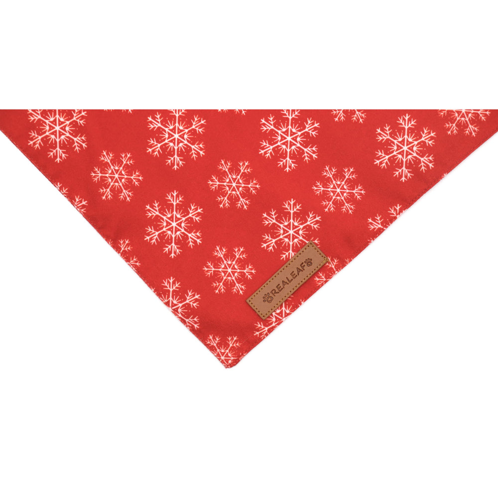 Realeaf Christmas cat bandana dual-layer fabric closeup emphasizes pet comfort and durability