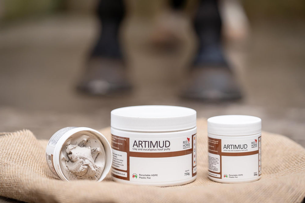 Red Horse Artimud clay formula closeup shows natural ingredients.