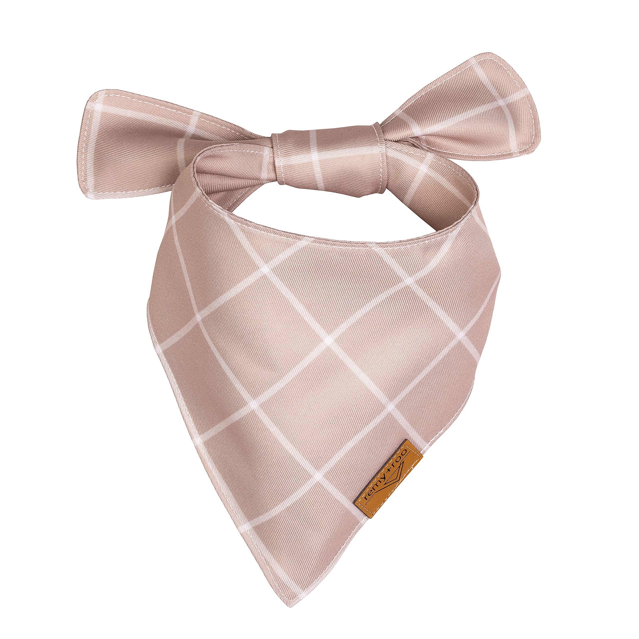 Remy+Roo patented-curve-design-detail displays comfortable neck fit