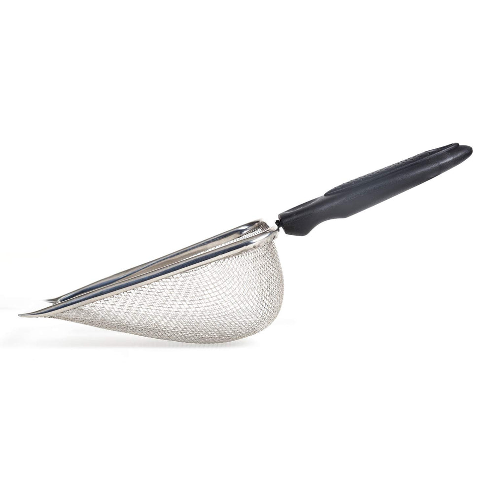 REPTI ZOO 11 inch scoop in action for precise corners and tight spaces.