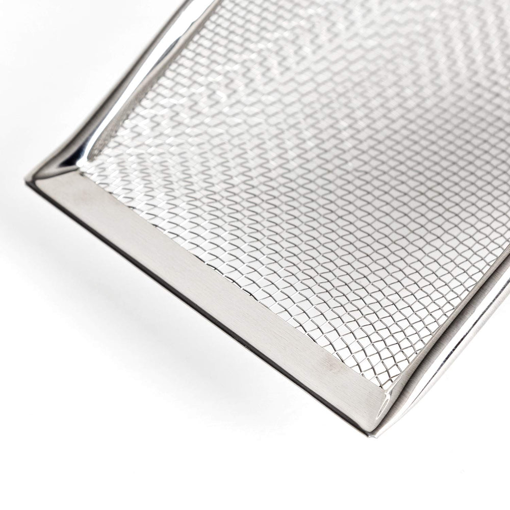 REPTI ZOO reptile-substrate corner cleaning demonstrates precise corner access in terrariums.