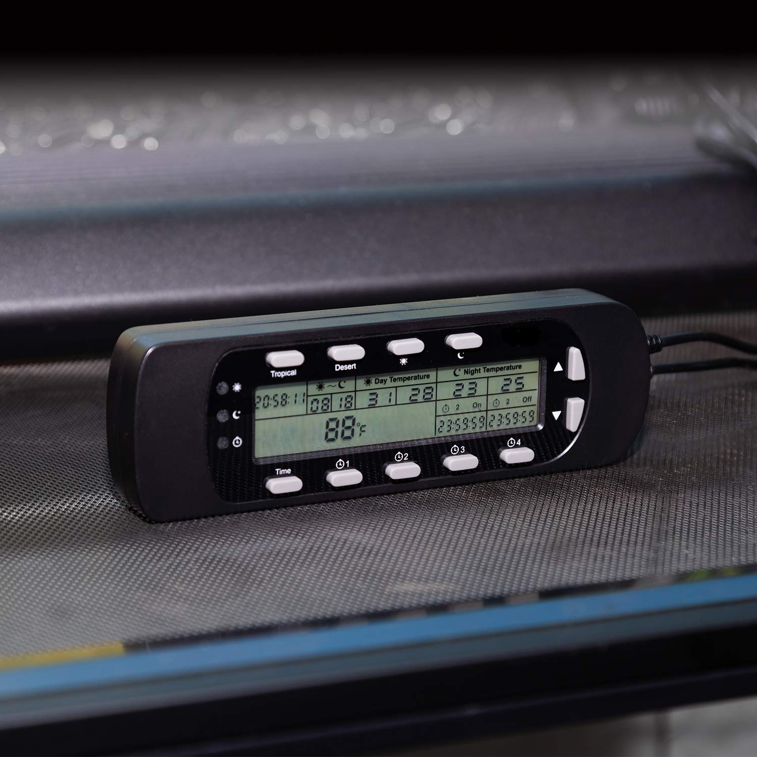REPTI ZOO THC16 LCD full-view panel shows clear readings.