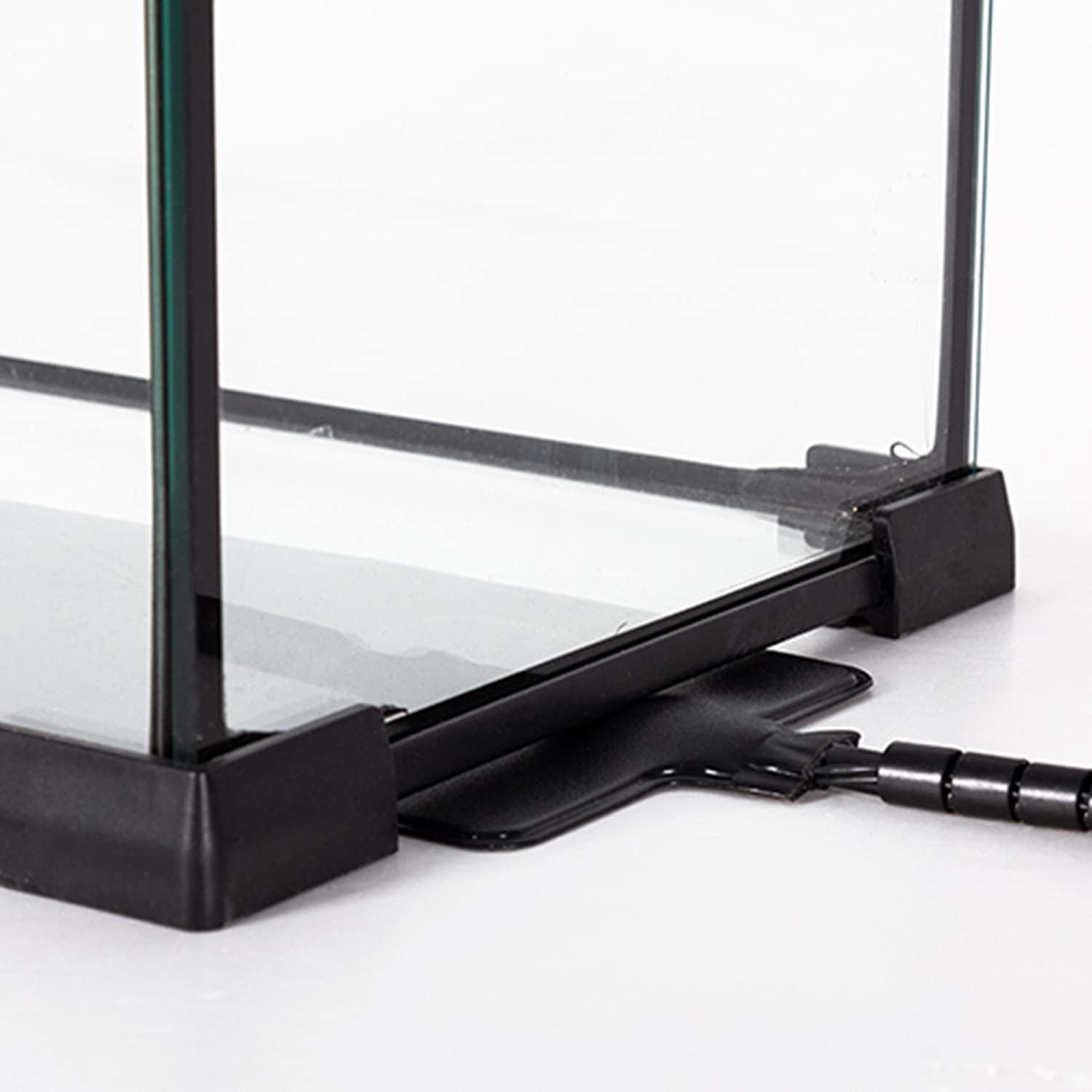 REPTI ZOO heat mat adhesive paper enables bottom or side terrarium placement