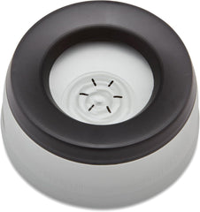 Road Refresher non-slip base keeps the bowl steady during travel and playtime.