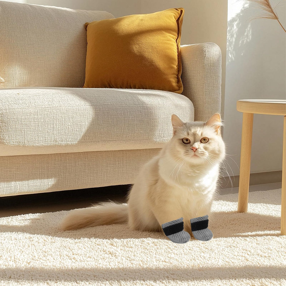 ROBOHOOK soft gray cat shoes are easy to hand-wash for hygienic paw care.