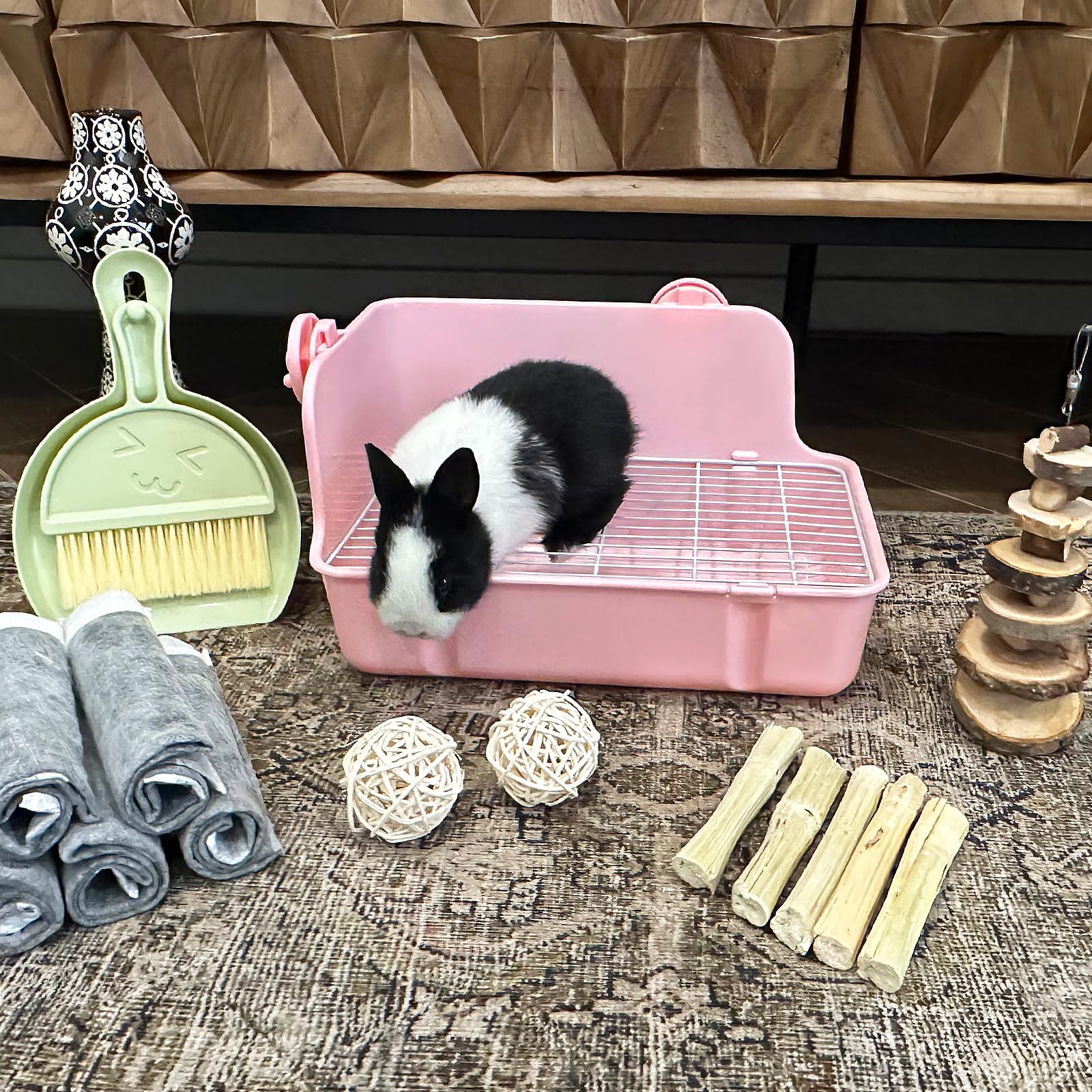 RubyHOME high-sided design prevents spills, protecting floors and keeping bedding cleaner