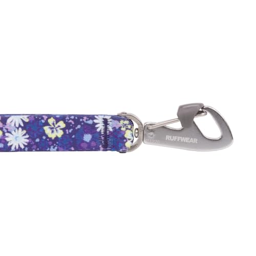 Ruffwear Front Range Leash traffic handle demonstrates quick restraint for safe urban walks.