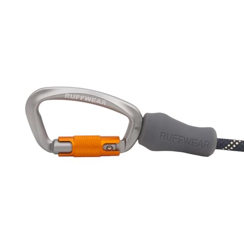 Ruffwear Knot-a-Long leash with tri action carabiner demonstrates secure, twist free walks.
