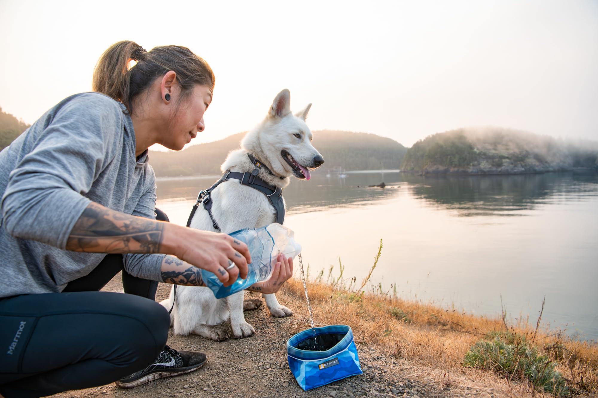 Ruffwear Quencher collapses flat for easy packing and pocket storage
