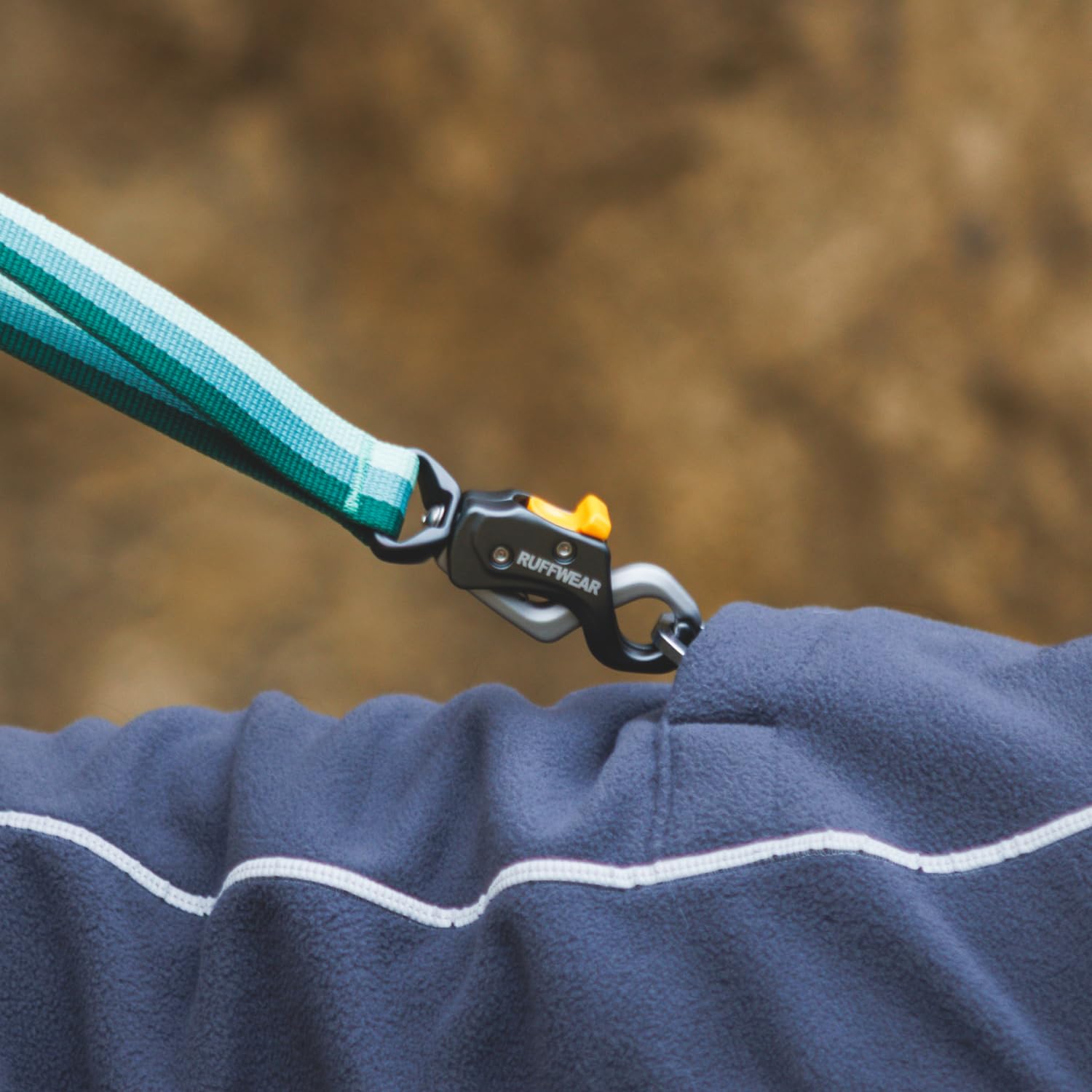 Ruffwear Roamer Lock around-post use demonstrates versatile security.