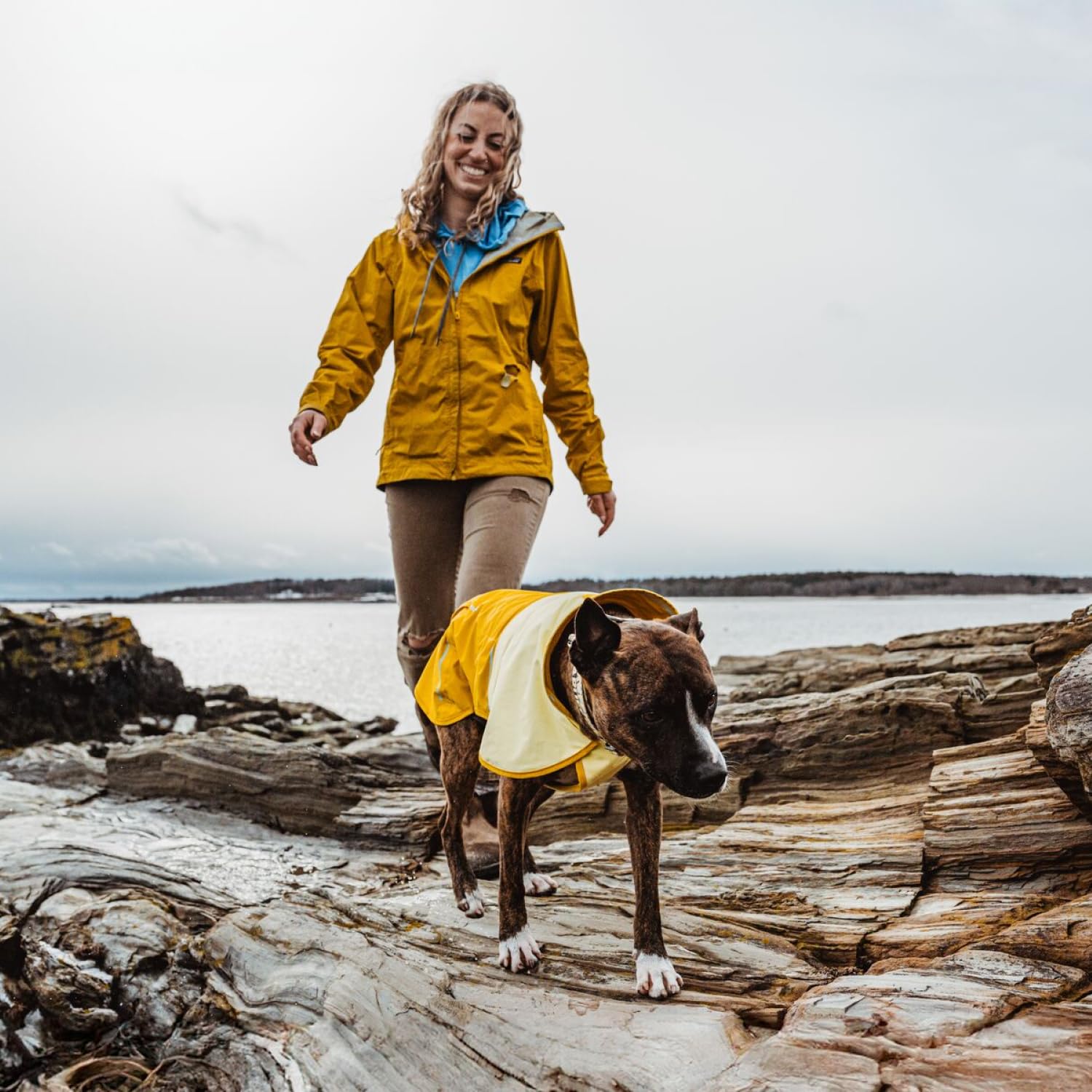 Ruffwear Sun Shower storm collar detail adds extended protection across the neck and shoulders.