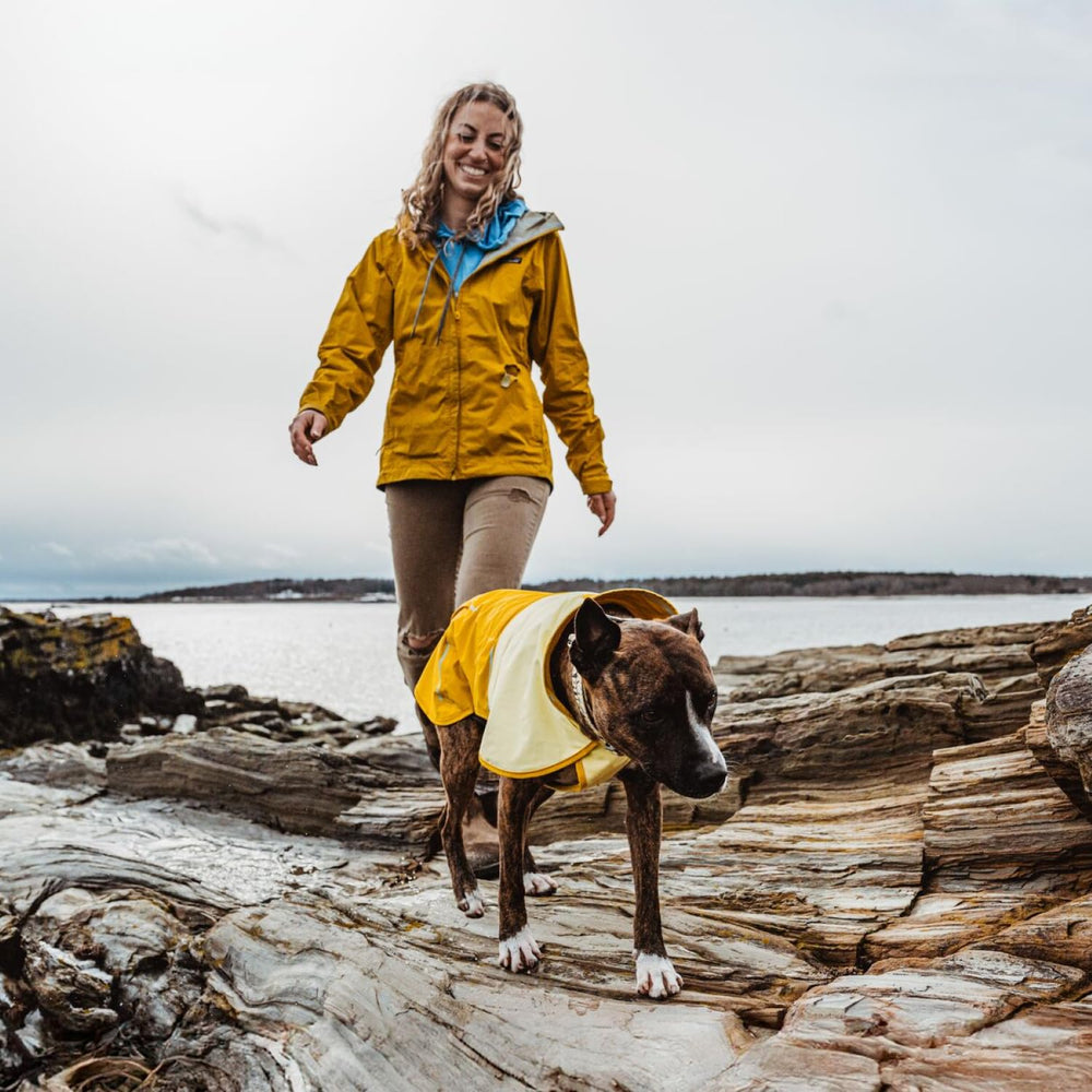 Ruffwear Sun Shower storm collar detail adds extended protection across the neck and shoulders.