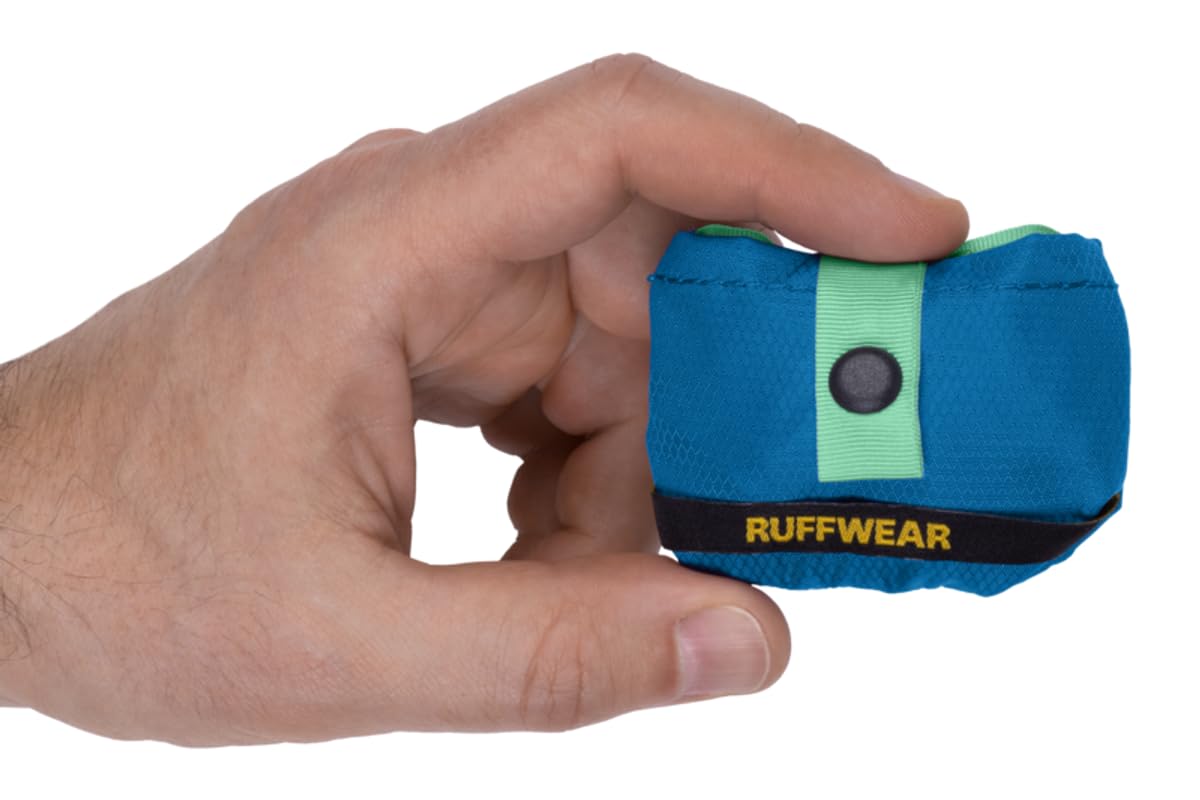 Ruffwear Trail Runner water-fill shot showing capacity and flexible fold.