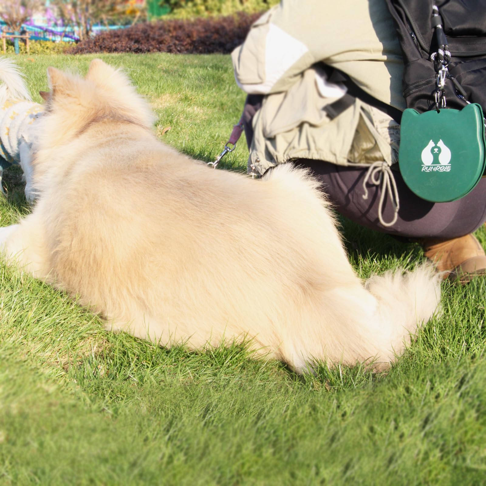 RUNROLE easy-clean silicone bowls resist odors and stains after meals.