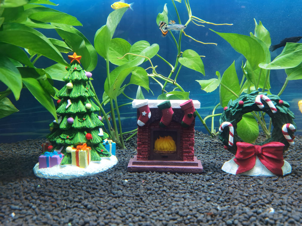 RVQIGYP aquarium tree ornament close-up shows detailed resin craftsmanship.
