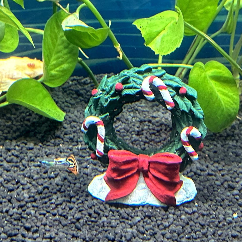RVQIGYP Christmas wreath tank decoration assembly illustrates simple setup steps.