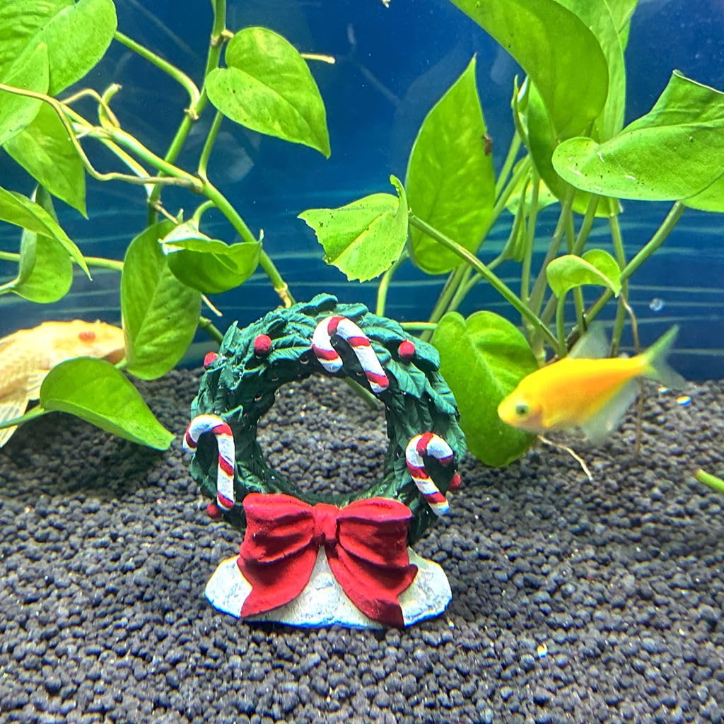 RVQIGYP Christmas wreath tank decoration candy cane detail emphasizes playful decor.