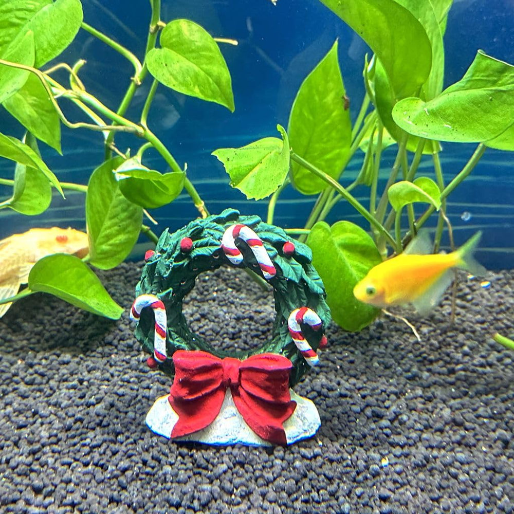 RVQIGYP Christmas wreath tank decoration candy cane detail emphasizes playful decor.