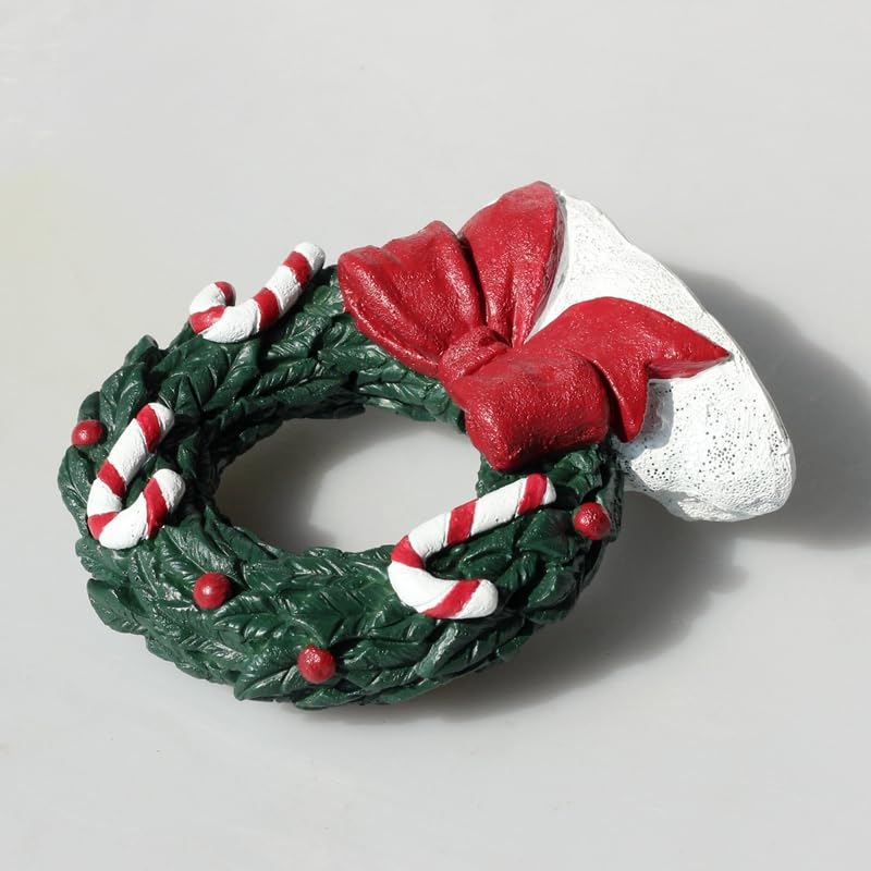 RVQIGYP Christmas wreath tank decoration inside aquarium demonstrates easy installation.
