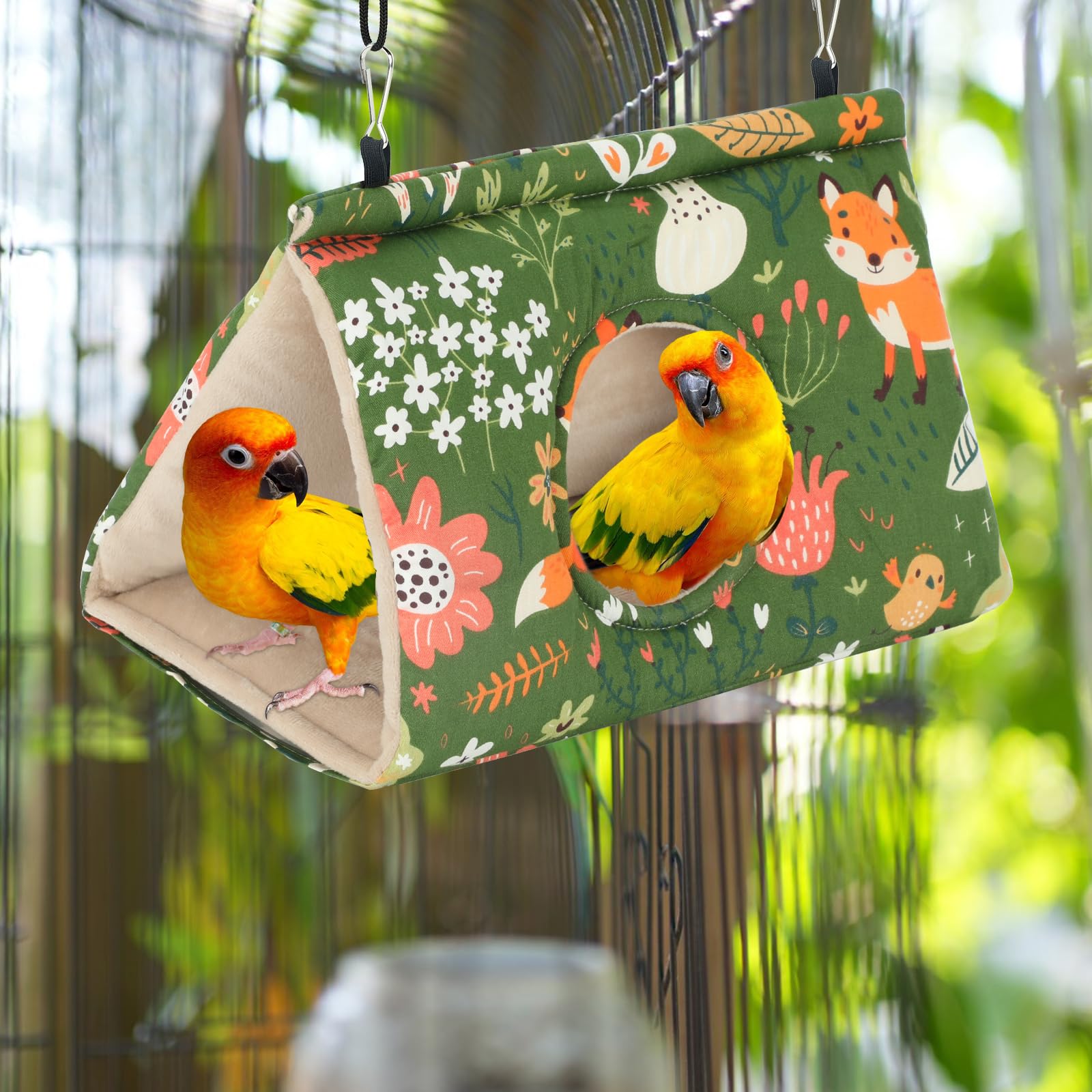 Rypet size medium option demonstrates fit for medium birds like cockatiels.