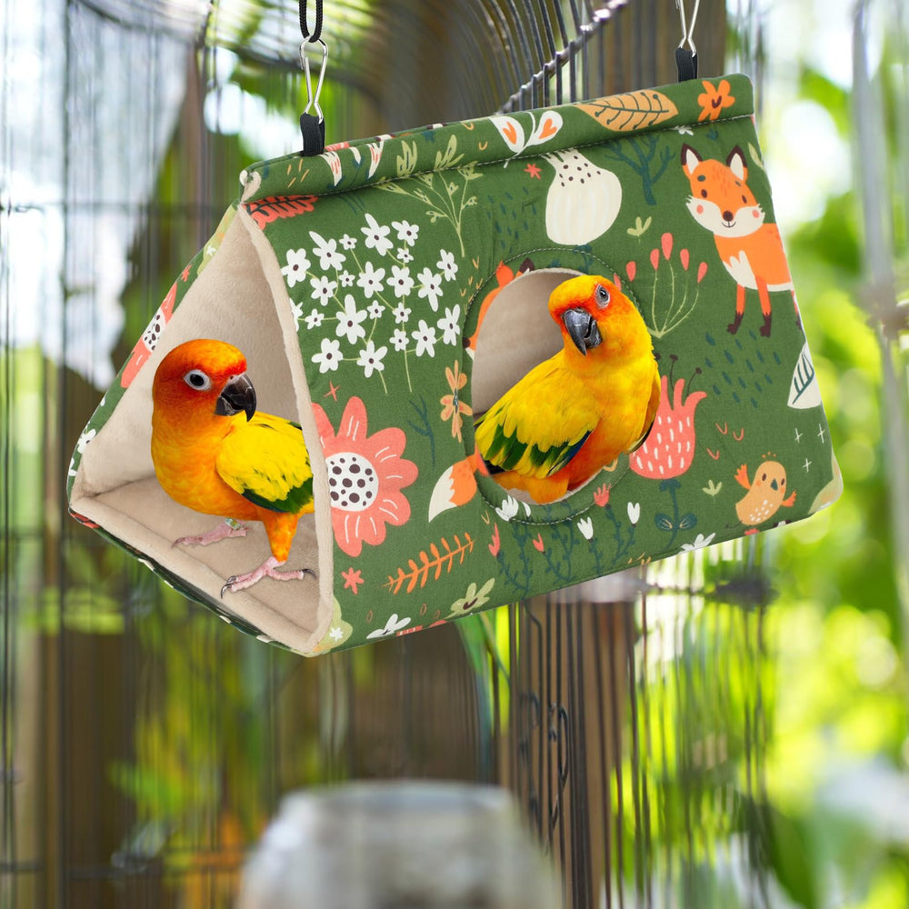Rypet size medium option demonstrates fit for medium birds like cockatiels.