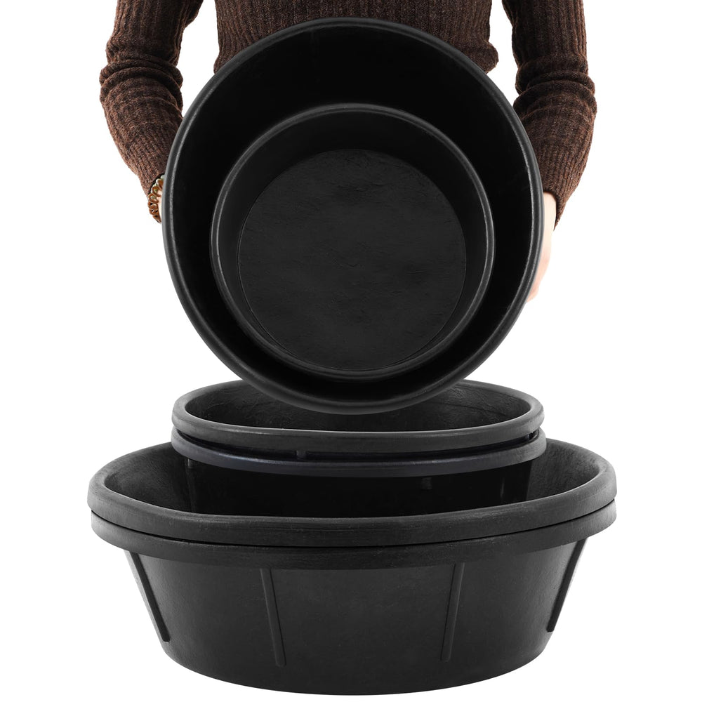 Sadnyy rubber feed pan 4qt left view showcases durable, spill-resistant design for poultry.