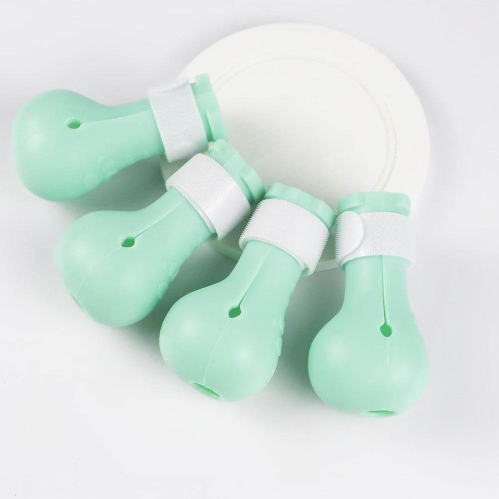 SAGUD silicone cat boots assist grooming, nail trimming, and medication moments