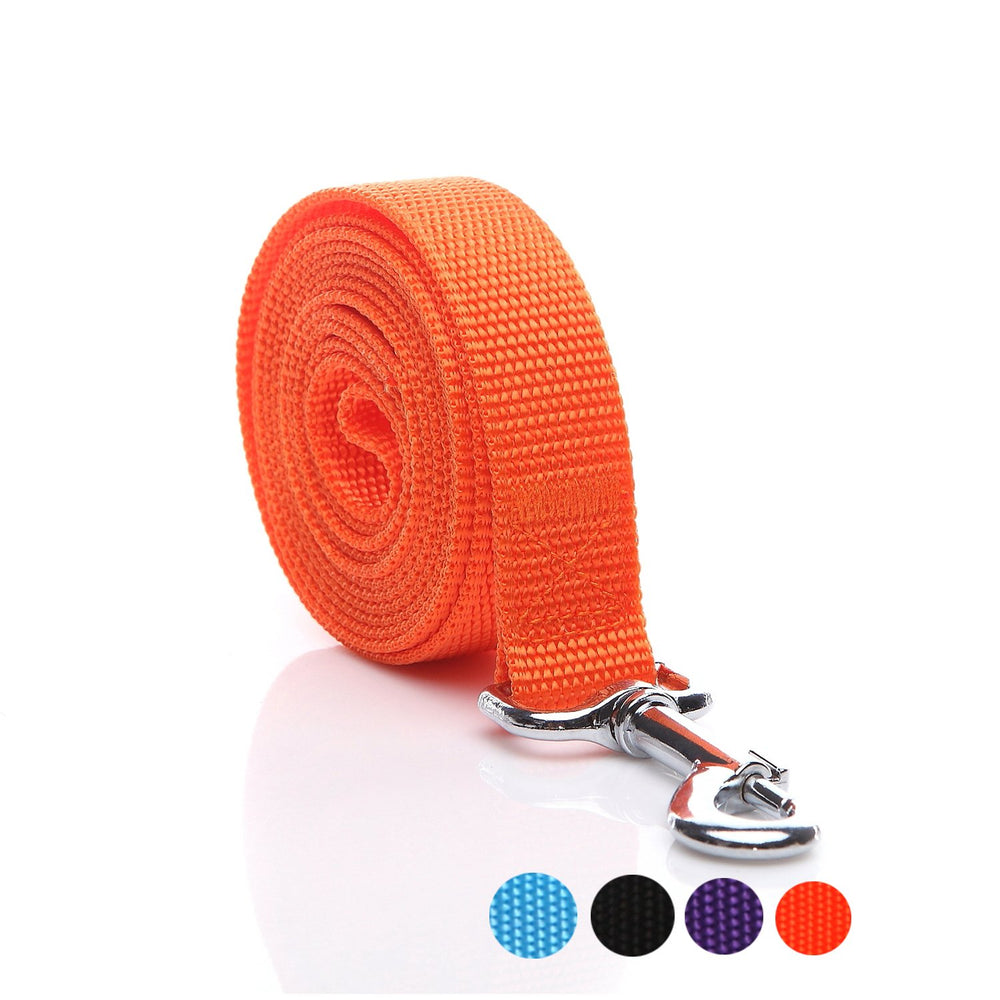 SALO Nylon dog leash with 360 swivel snap hook simplifies leash attachment.