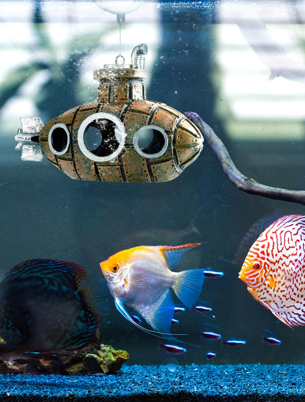 SARDVISA submarine decoration doubles as a playful toy and rest station for small pets.