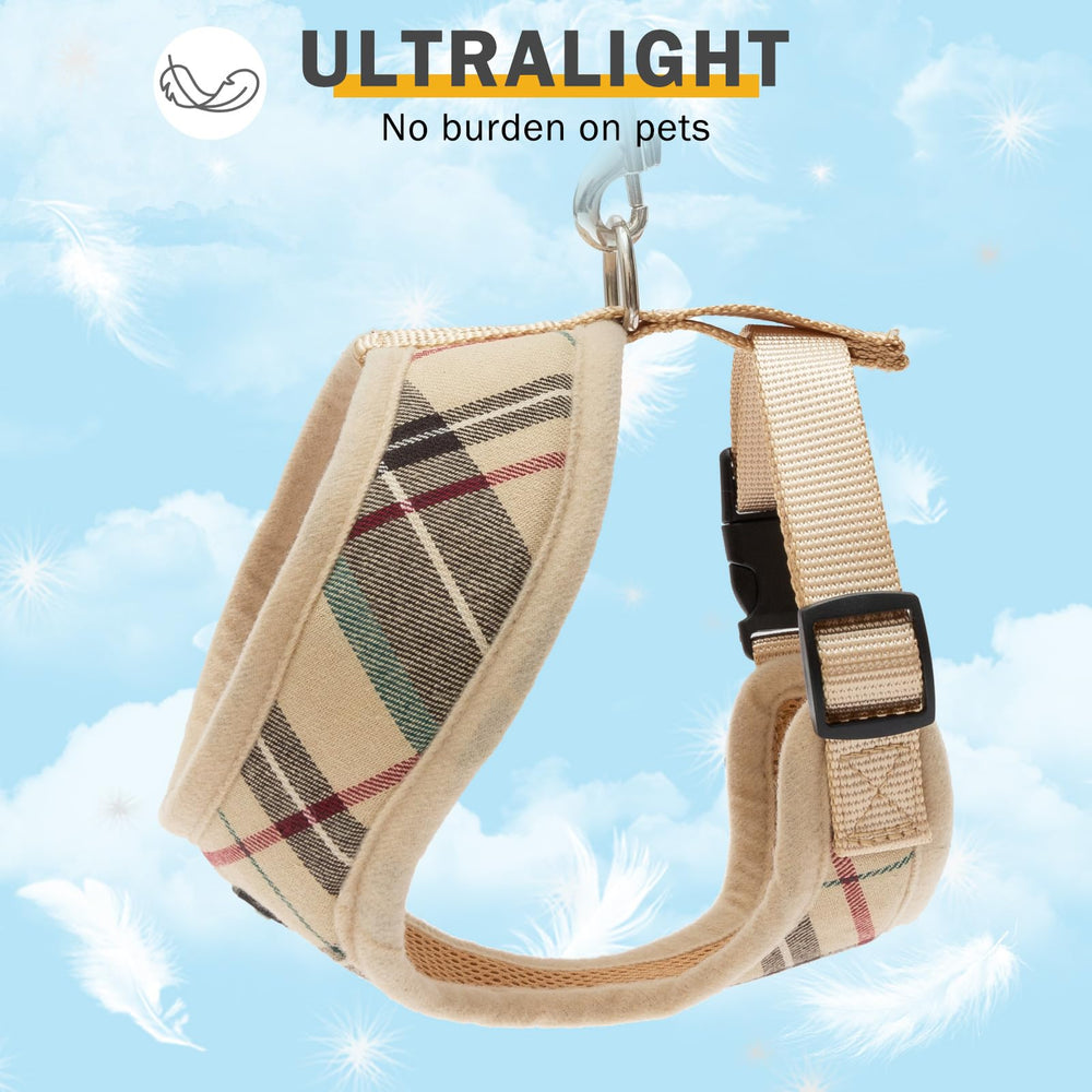 SCENEREAL quick-release buckle enables easy on-off during outings.