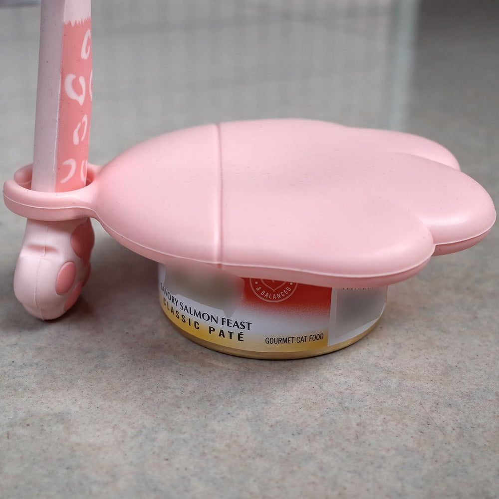 ScivoKaval universal-fit lid works with many standard can sizes.