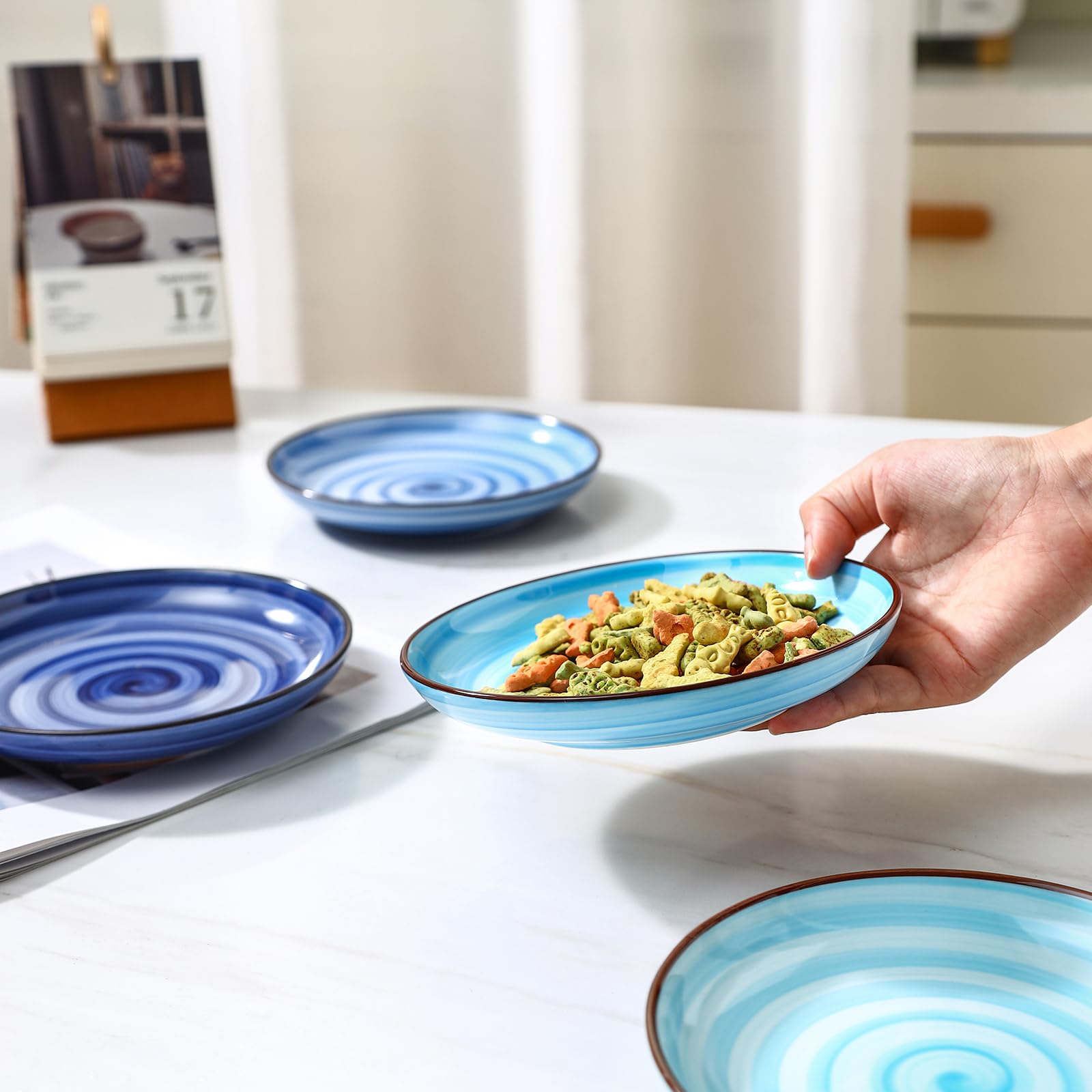 Selamica gradient blue four-bowl set aids multi-pet households.