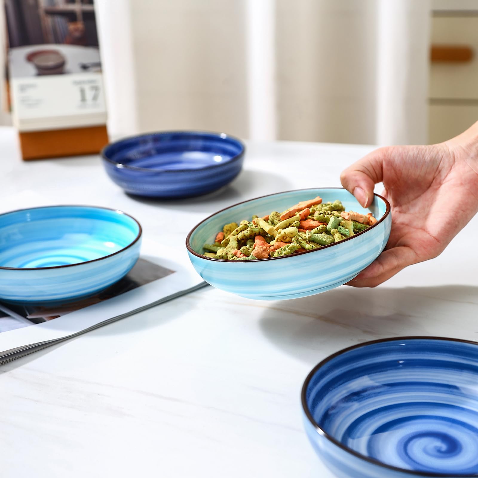 Selamica cat bowls with stable base to reduce spills during feeding.