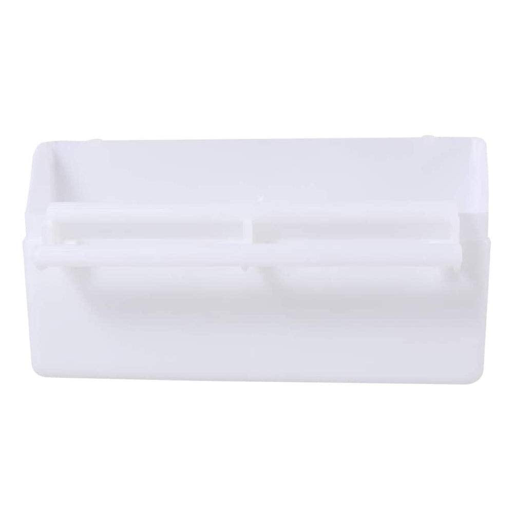Seneme dual-cups-closeup highlights roomy cups for varied small-bird feeds.