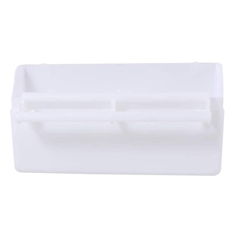 Seneme dual-cups-closeup highlights roomy cups for varied small-bird feeds.