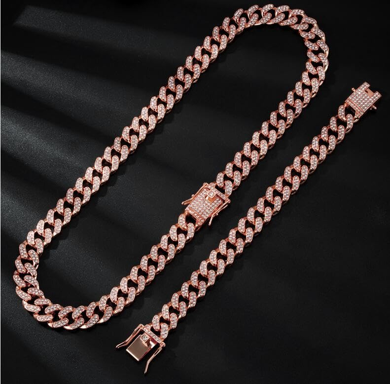 Serijoars diamond Cuban-link collar on pet, a fashionable, versatile jewelry-inspired accessory.