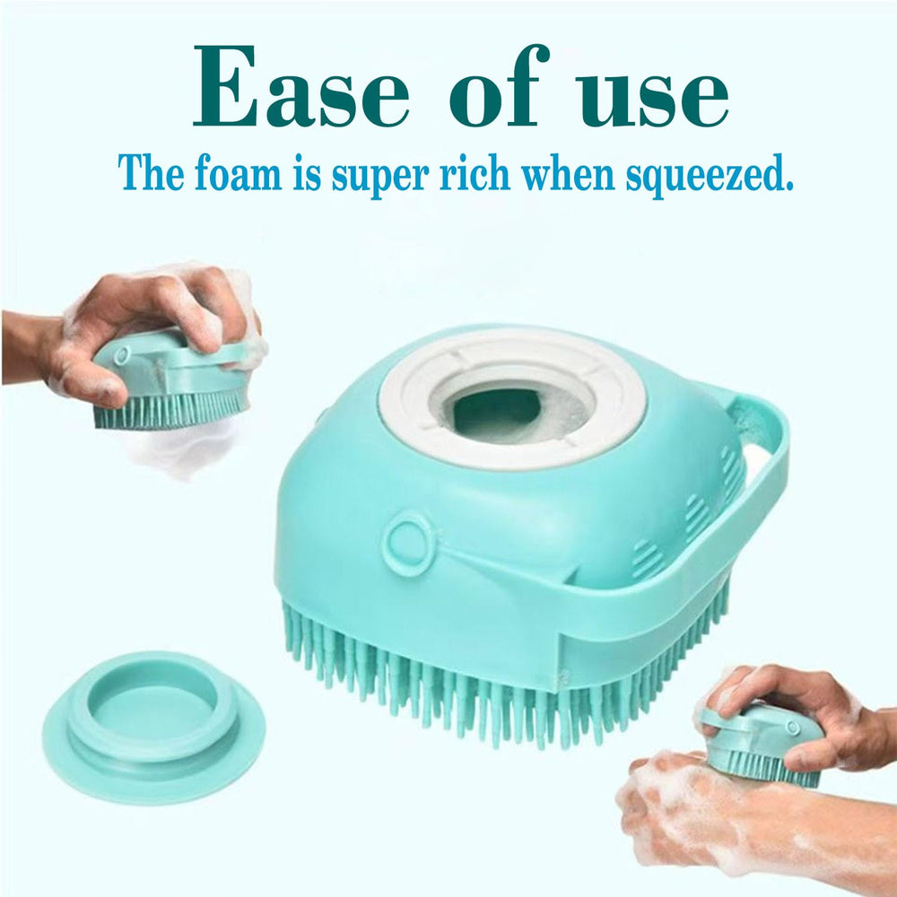 SESAWILLIAM quick-lather brush demonstrates foam generation for bathing dogs