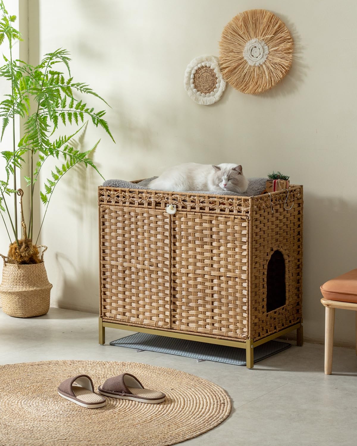 SETVSON spacious interior cat house in natural finish for privacy