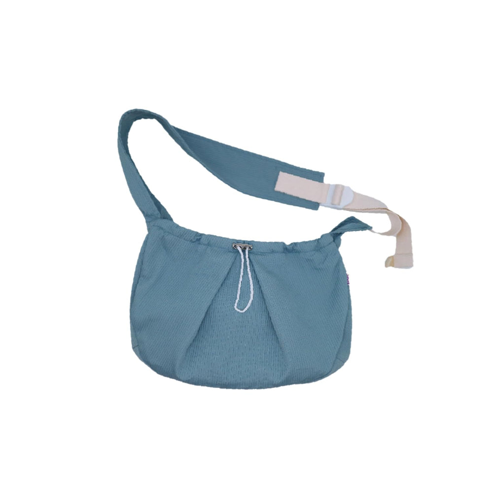 SEZDEKI Ferret Sling Carrier outdoor usage for easy on-the-go bonding.