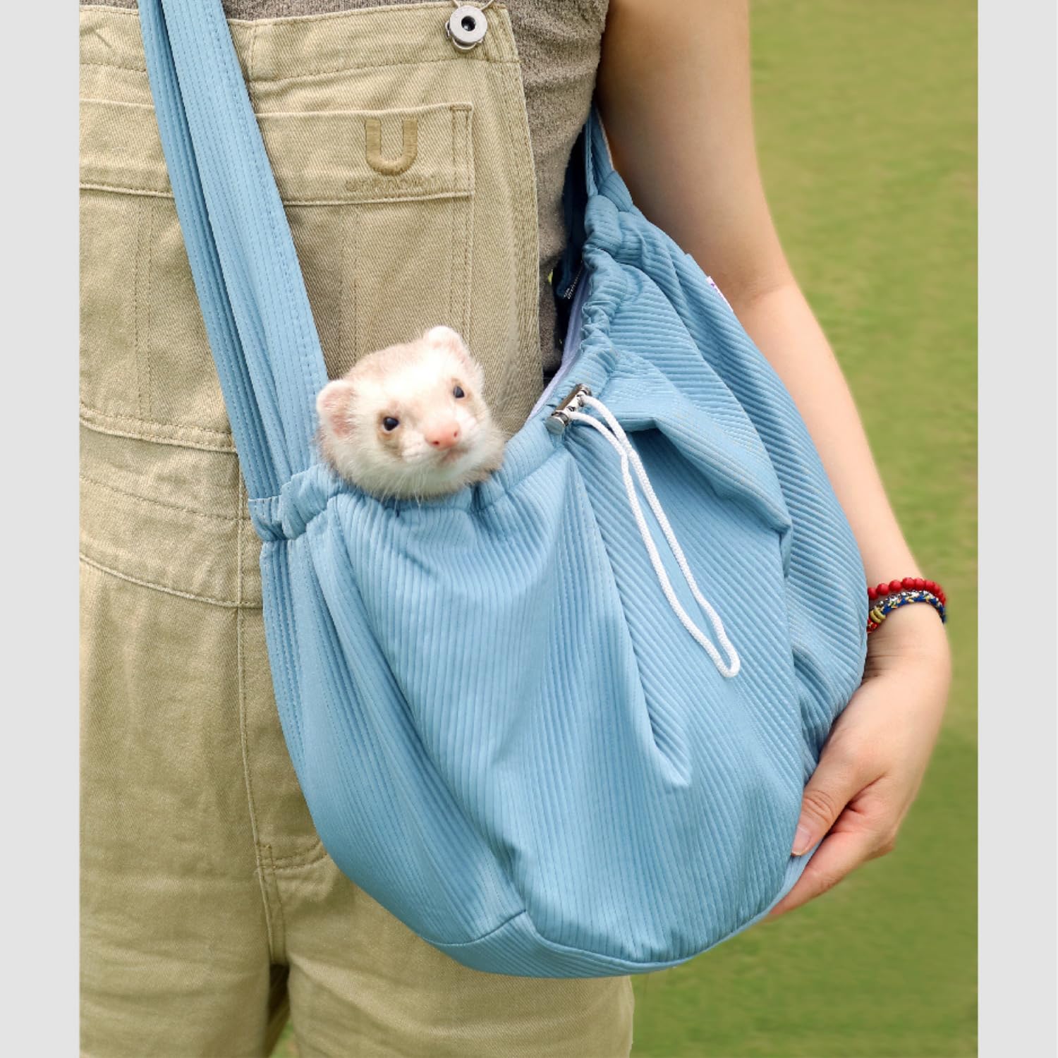 SEZDEKI Ferret Sling Carrier side-worn back demonstrates weight distribution support.