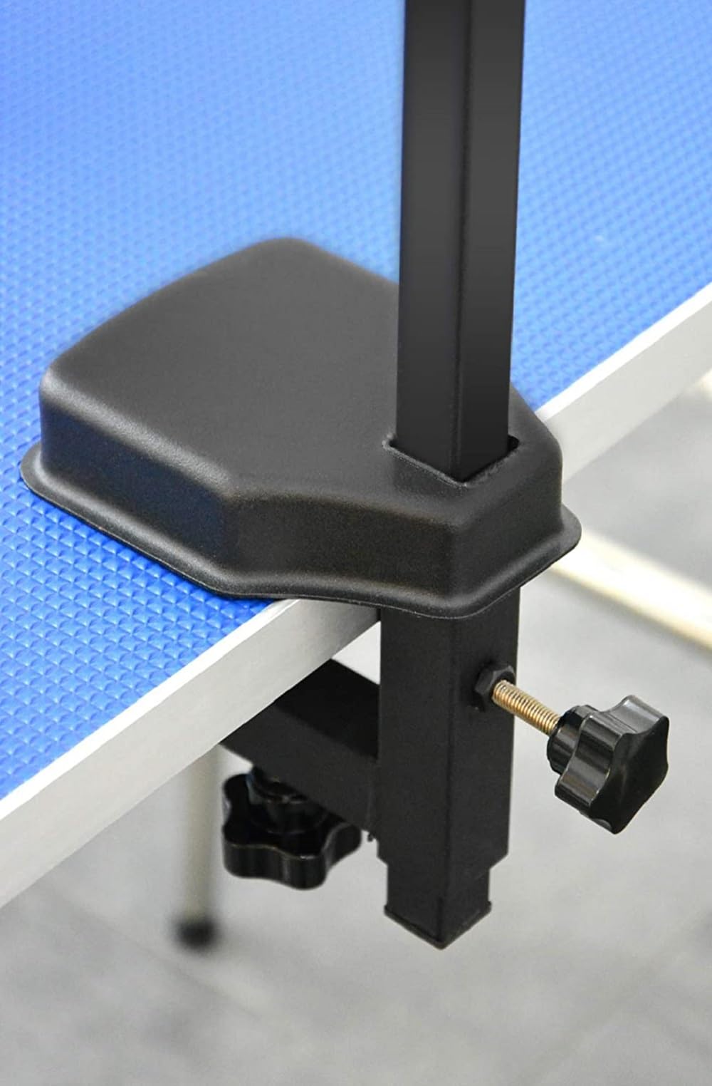 SHELANDY arm in-use with a small dog for precise trimming.