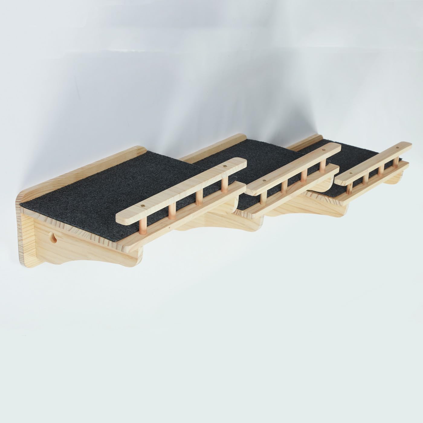 SHENGOCASE carpeted surface with felt mats offers friction and comfort for jumping cats