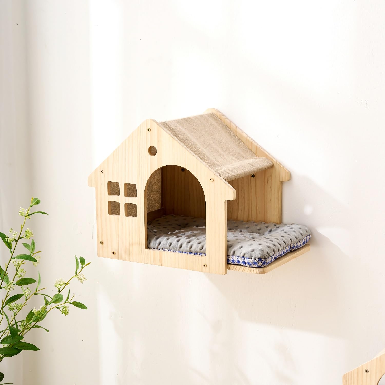 SHENGOCASE decor-friendly cat condo integrates warm home style