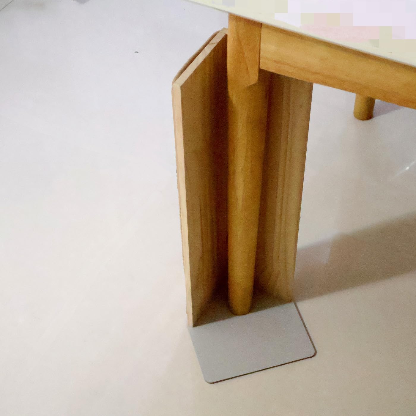 SHENGOCASE tall-cat-scratcher supports stretching and claw conditioning during play.