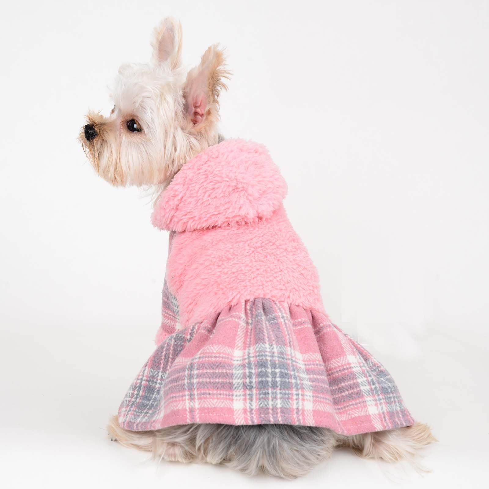 Shifenmei dog hoodie with leash hole emphasizes secure, easy leash access.
