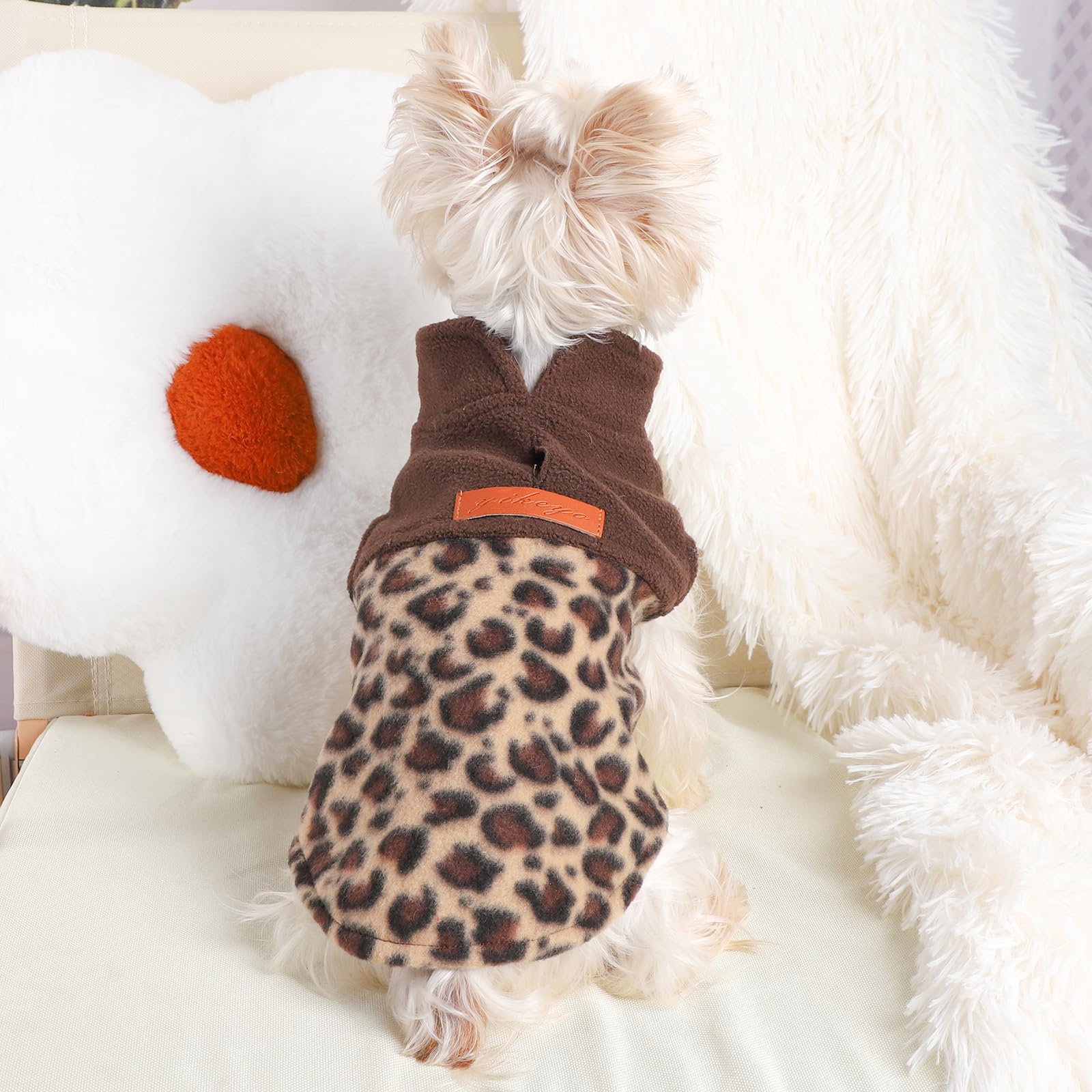 Shifenmei leopard dog sweater closeup emphasizes soft fleece texture and durability