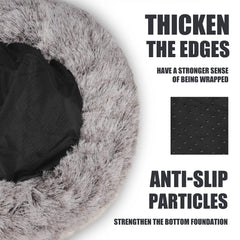 ShinHye cat bed interior with faux fur emphasizes soft warmth and self-warming feel.