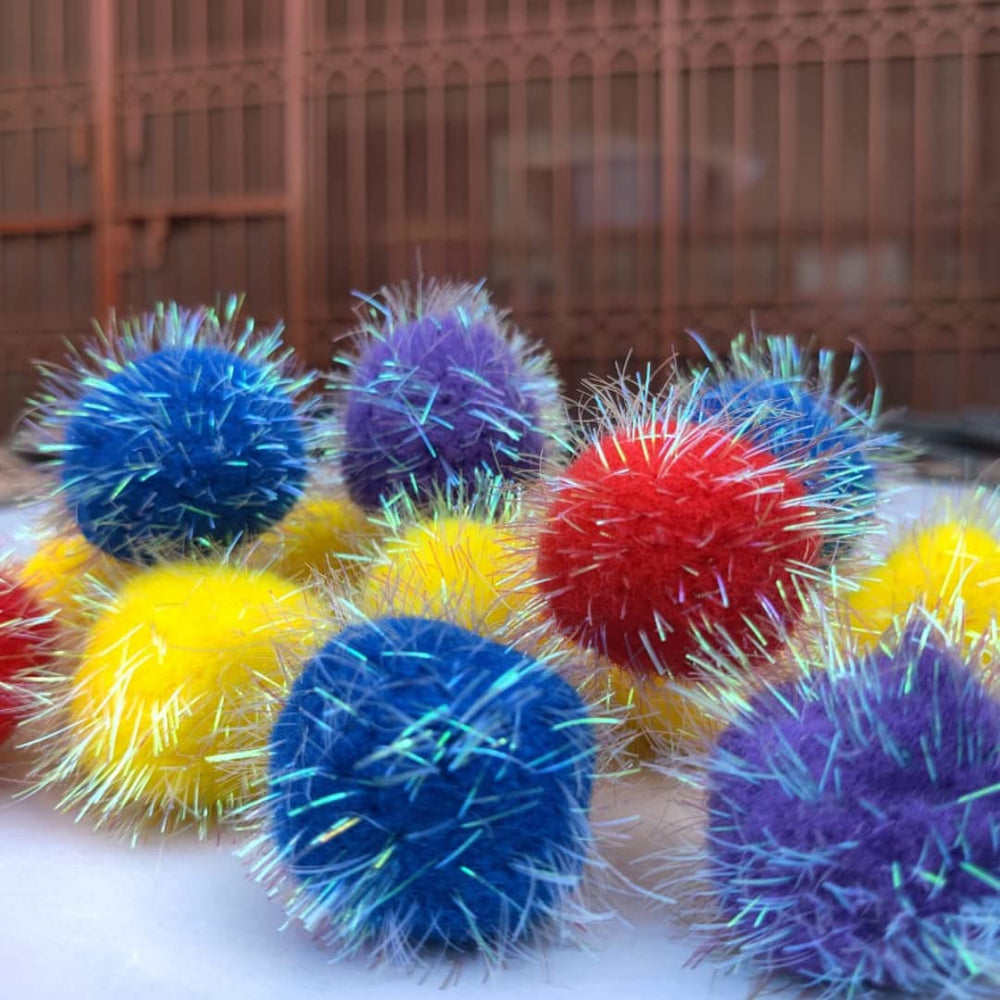 Shizhoo kitten-play pom poms; encourages chasing and engagement