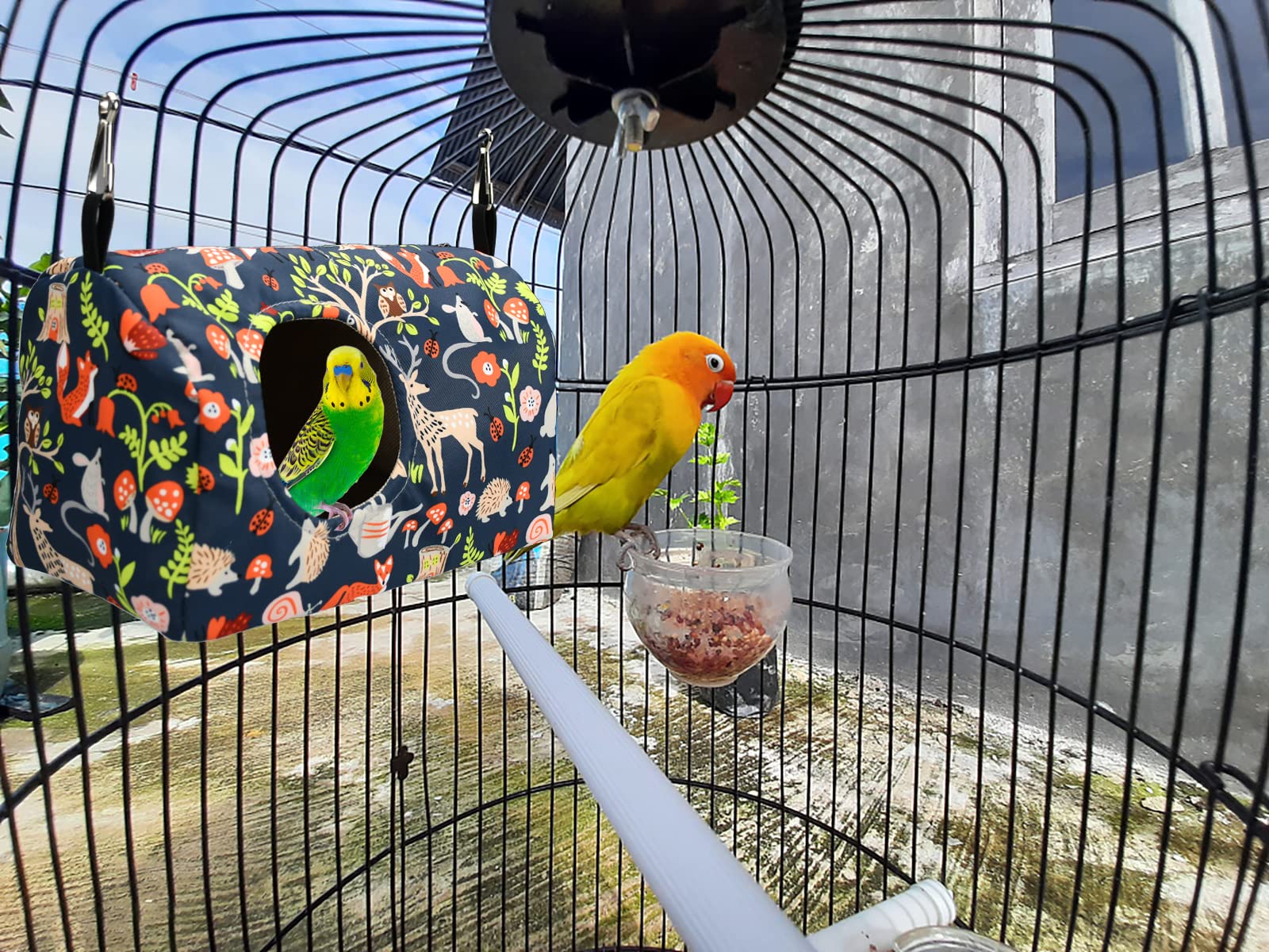 ShuRung Parrot Warm House Bed cleaning view demonstrates washable, low-maintenance nest.